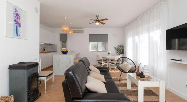 Awesome Home In Supetar With Wifi, Prenota Hotel San Pietro di Brazza 