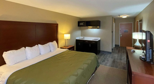Quality Inn & Suites I-40 East