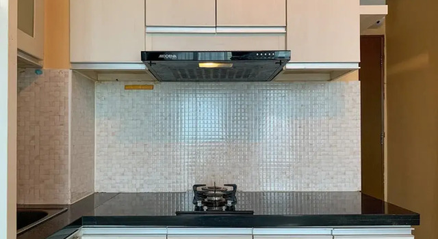 Апартаменты Deluxe Warm And Cozy 2Br At Tifolia Apartment