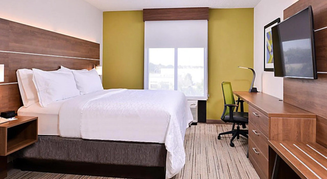 Номер Deluxe Holiday Inn Express Hotel & Suites Mount Pleasant by IHG