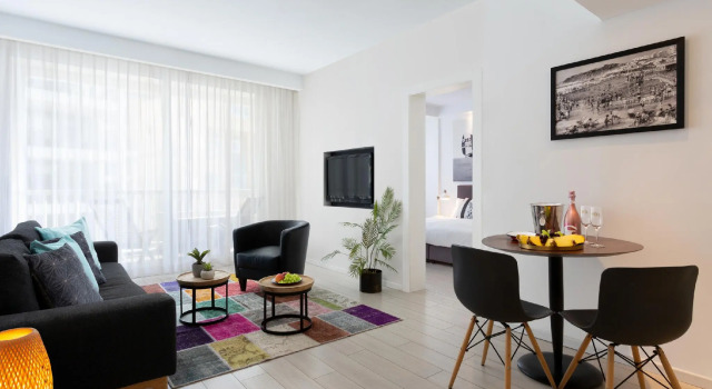 Люкс c 1 комнатой с балконом Sea Executive Suites