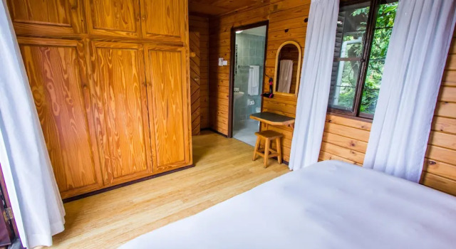 Четырёхместный номер Deluxe с балконом и с видом на сад Imvubu Lodge