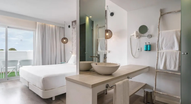 Двухместный номер Superior с балконом и с видом на море AluaSoul Mallorca Resort
