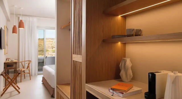 Camera doppia Standard con balcone e con parziale vista mare Espera Suites
