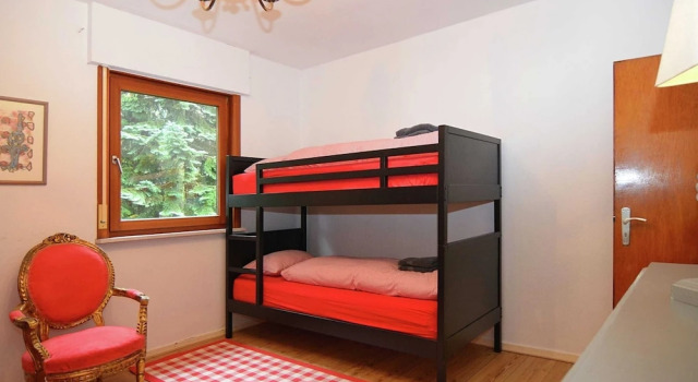 Коттедж с балконом Quaint Holiday Home near Ski Area in Neuastenberg