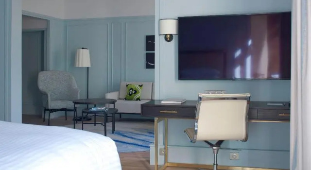 Двухместный люкс Executive Paris Marriott Opera Ambassador Hotel