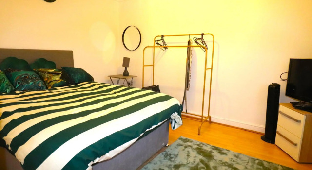 Large Studio Flat - Dartford Town Centre, Забронировать Отель Дартфорд Кент, рядом с Dartford Library