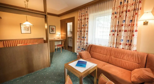Appartement Hotel Panorama-im Bademantel direkt in die Alpentherme, Забронировать Отель Отели Гастайнерталь с парковкой, рядом с Горнолыжный курорт Бад Хофгаштайн, Парковка