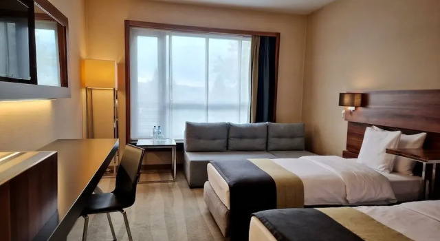 Семейный номер Standard Warsaw Plaza Hotel