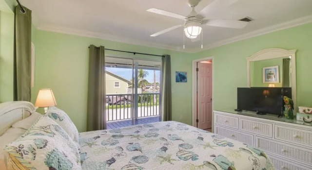 < 1 Mi to Pennekamp: Tranquil Escape w/ Dock, Varaa Lomakoti Huvilat kohteessa Florida Keys, Villa