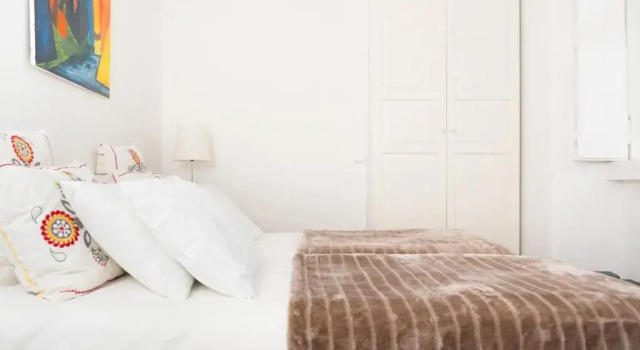 Апартаменты с 2 комнатами Stylish Lisbon Apartment in Alfama w/ Heating