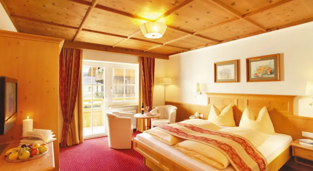 Двухместный номер Comfort с балконом и с видом на горы Alpenherz Hotel Garni