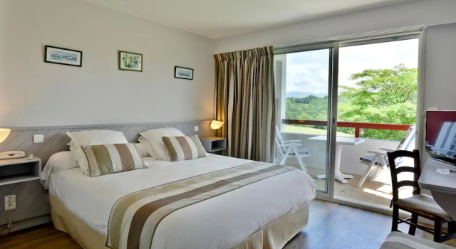 Двухместный номер Standard с балконом Logis Hôtel Baratxartea