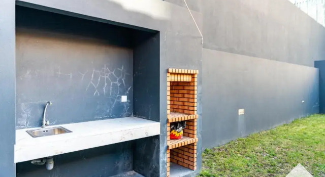 Light-Filled Apartment with Garden • Downtown, Забронировать Апартаменты/квартира Cedofeita / Santo Ildefonso / Se / Miragaia / Sao Nicolau e Vitoria Порту, рядом с Lapa Metro Station