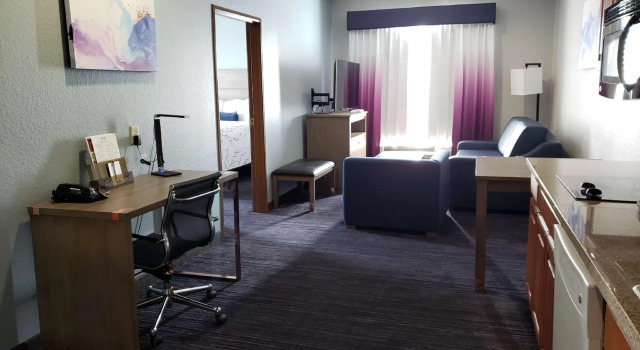 Четырёхместный люкс Best Western Plus San Antonio East Inn & Suites