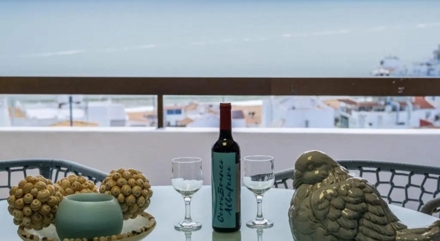 Апартаменты Luxurious Seaview Apartment with pool 5min Beach