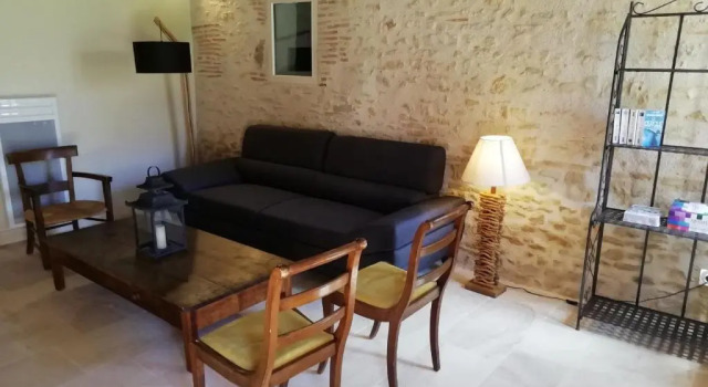 Gîte Ainay-le-Vieil, 5 pièces, 8 personnes - FR-1-586-15, Rezerwuj Hotel Ainay-le-Vieil 