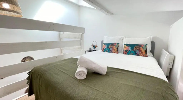 Le Jungle by AndersLocationTerrasseWifi-Netflix, Rezervasyon Daire Carros otoparklı oteller, Otopark