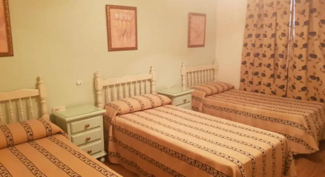 Hostal Hispalis, Забронировать Отель Отели провинции Севильи с парковкой, Парковка