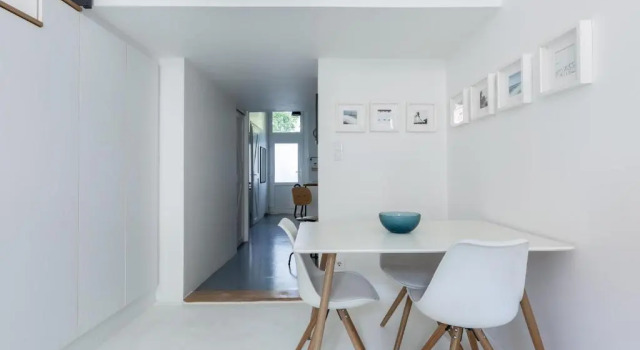 Апартаменты Black and White Apartment