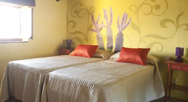 Casa Rural Finca La Sierra, Book Hotel Hotels in Extremadura with Breakfast, Breakfasts