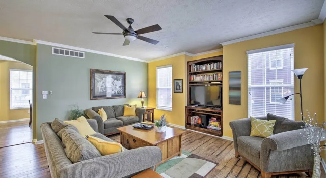 Апартаменты с 2 комнатами с балконом Arts & Design District Condo: Steps to Monon Trail