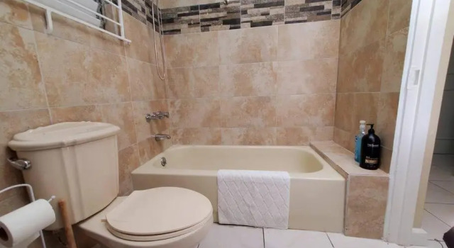Коттедж Modern, Stylish 4-BR Home Cherry Gardens Kingston