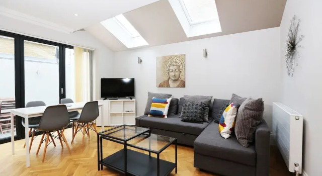 Two Bedroom Spacious and Stylish Flat!