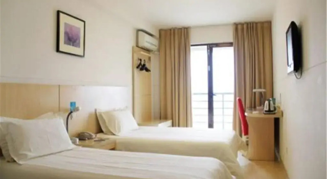 Семейный номер Standard Jinjiang Inn Qingdao Zhongshan Rd