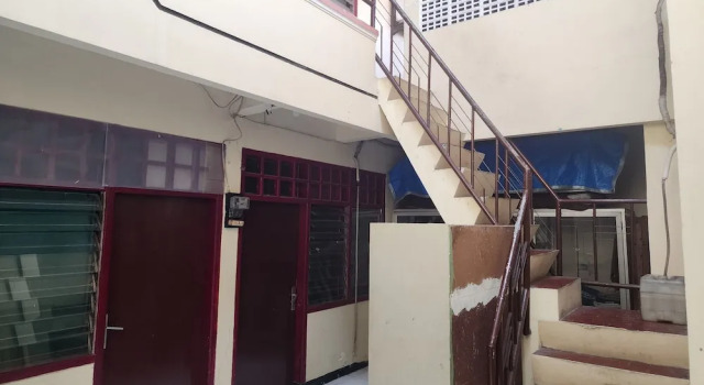 OYO 93869 Regina Homestay Syariah, Prenota Hotel Wonocolo East Java