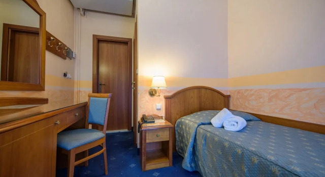 Одноместный номер Standard с балконом и с видом на озеро Hotel Kastoria in Kastoria City