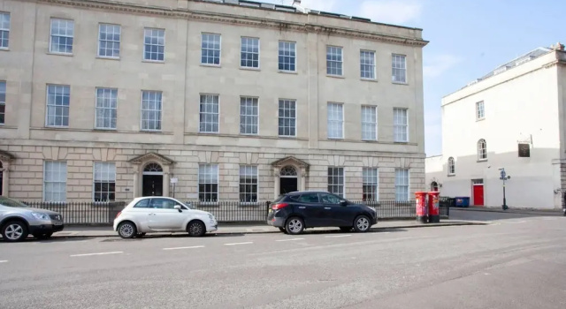 Central Designer 2 Bedroom Apartment in Portland Square