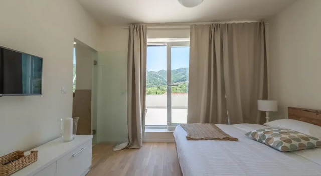 Villa With 4 Bedrooms in Pitve, With Wonderful sea View, Private Pool,, Prenota Villa Hotel a Croatian Islands con piscina, Piscina