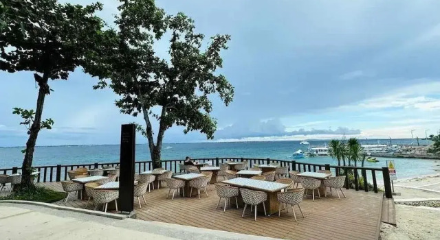 Mactan Newtown 1-Bedroom W/ Balcony & Pool Access, Book Hotel Mactan 