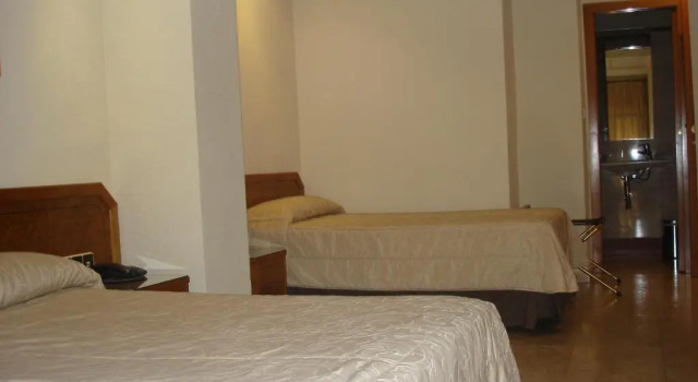 Трёхместный номер Standard Hostal Moreno