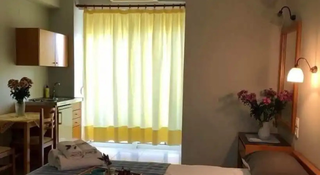 Двухместный номер Classic с балконом Leonidas Rooms