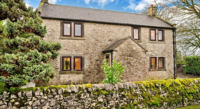 Cottage in Alstonefield Near Peak District Trails