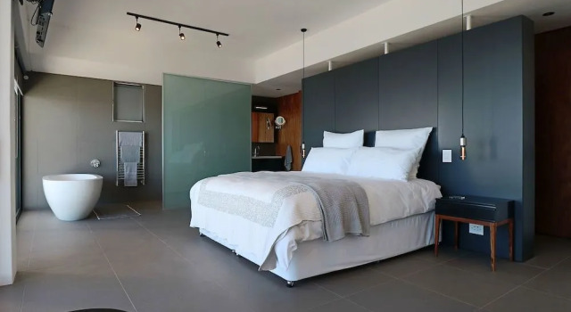 22 Protea - Luxury, Style and Elegance - Sleeps 12 in 6 En-suite Bedrooms, Забронировать Дом для отпуска Отели Кейптауна с бассейном, Бассейн