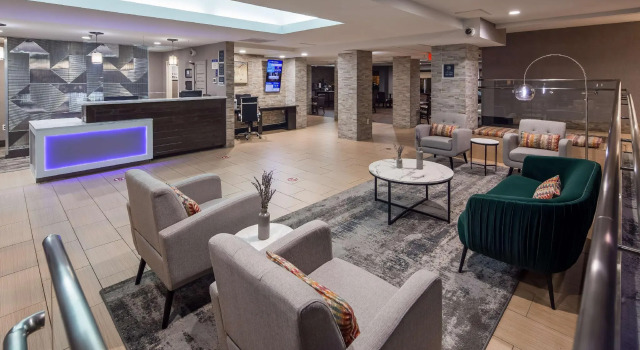 Кровать в общем номере Best Western Plus Raleigh Crabtree Valley Hotel