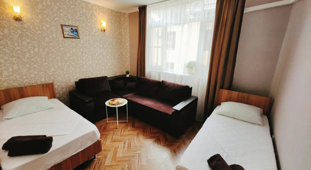 Четырёхместный номер Comfort с балконом Амар