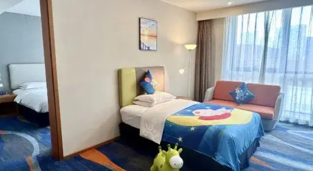 Трёхместный люкс Holiday Inn Express Zhengzhou Zhengdong by IHG