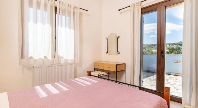 Superior 2-brm Villa, Ideal Locale,300m From Beach