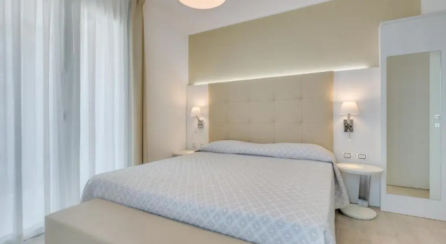 Apartaments Suites Ambassador