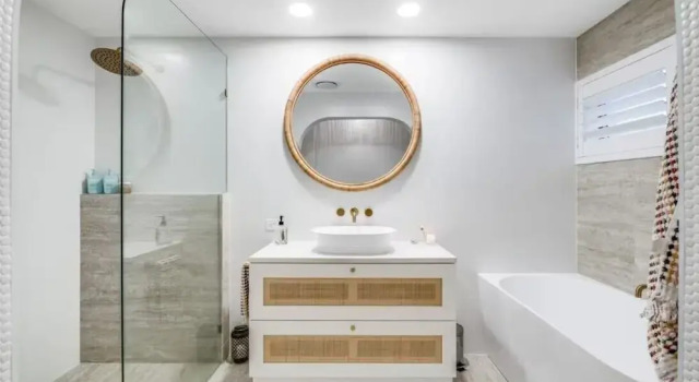 Коттедж 6 Bedroom Oasis in Burleigh Heads