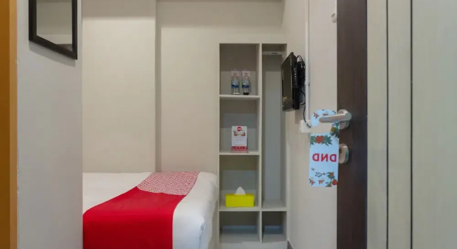 OYO 737 Kamar Keluarga Mahkota 8