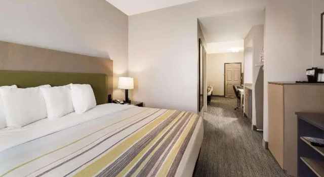 Люкс Standard Country Inn & Suites by Radisson, Freeport, IL