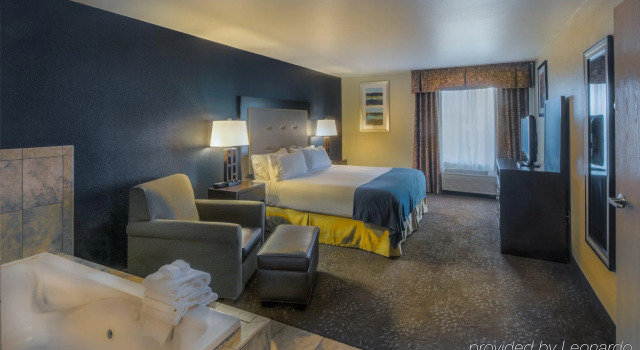 Holiday Inn Express Hotel & Suites South Haven, Boek Hotel Southhaven Michigan