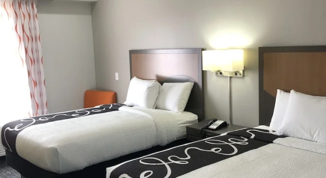 Четырёхместный номер Standard Hotel Glenpool