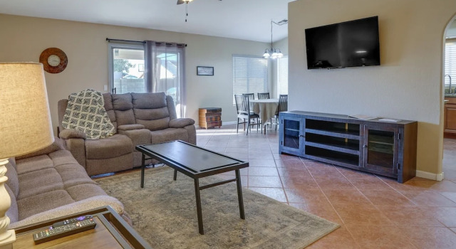 Pet-friendly Yard! Home Near State Farm Stadium, Забронировать Фермерский дом Пеория 