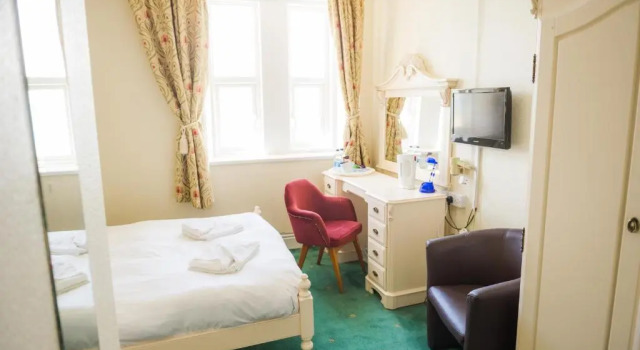 Семейный номер Standard Queensbridge Hotel